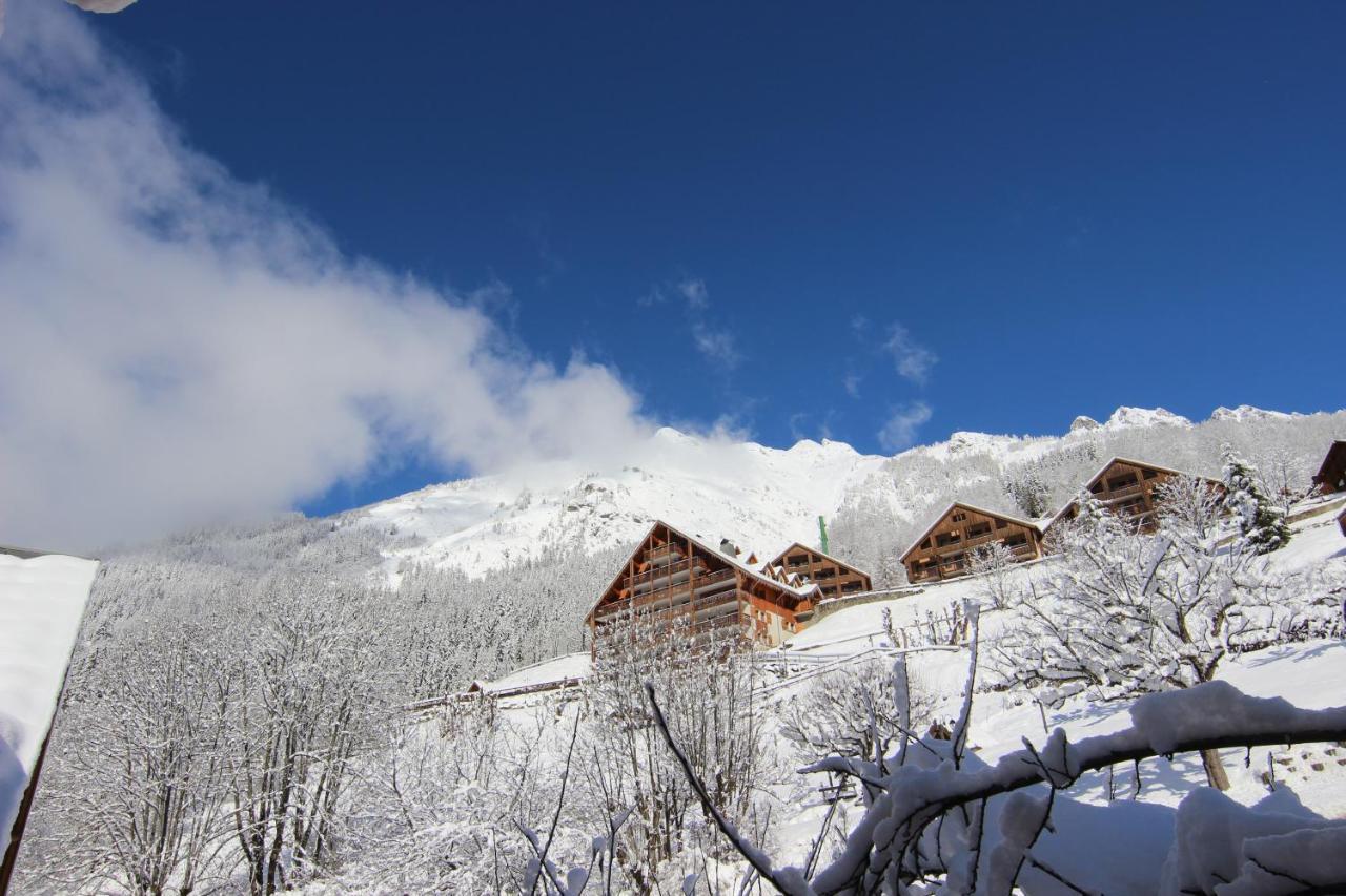 Hotel Le V De Vaujany Exterior photo