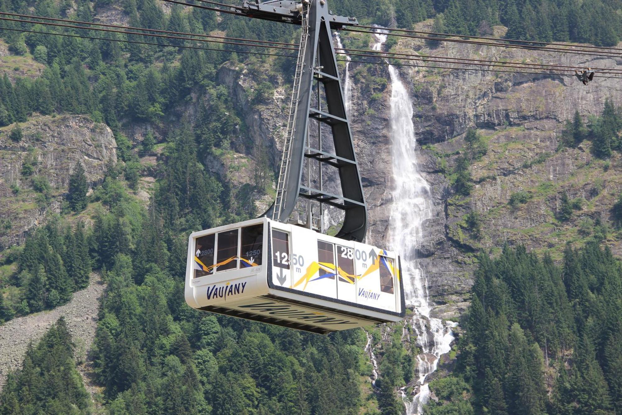 Hotel Le V De Vaujany Exterior photo