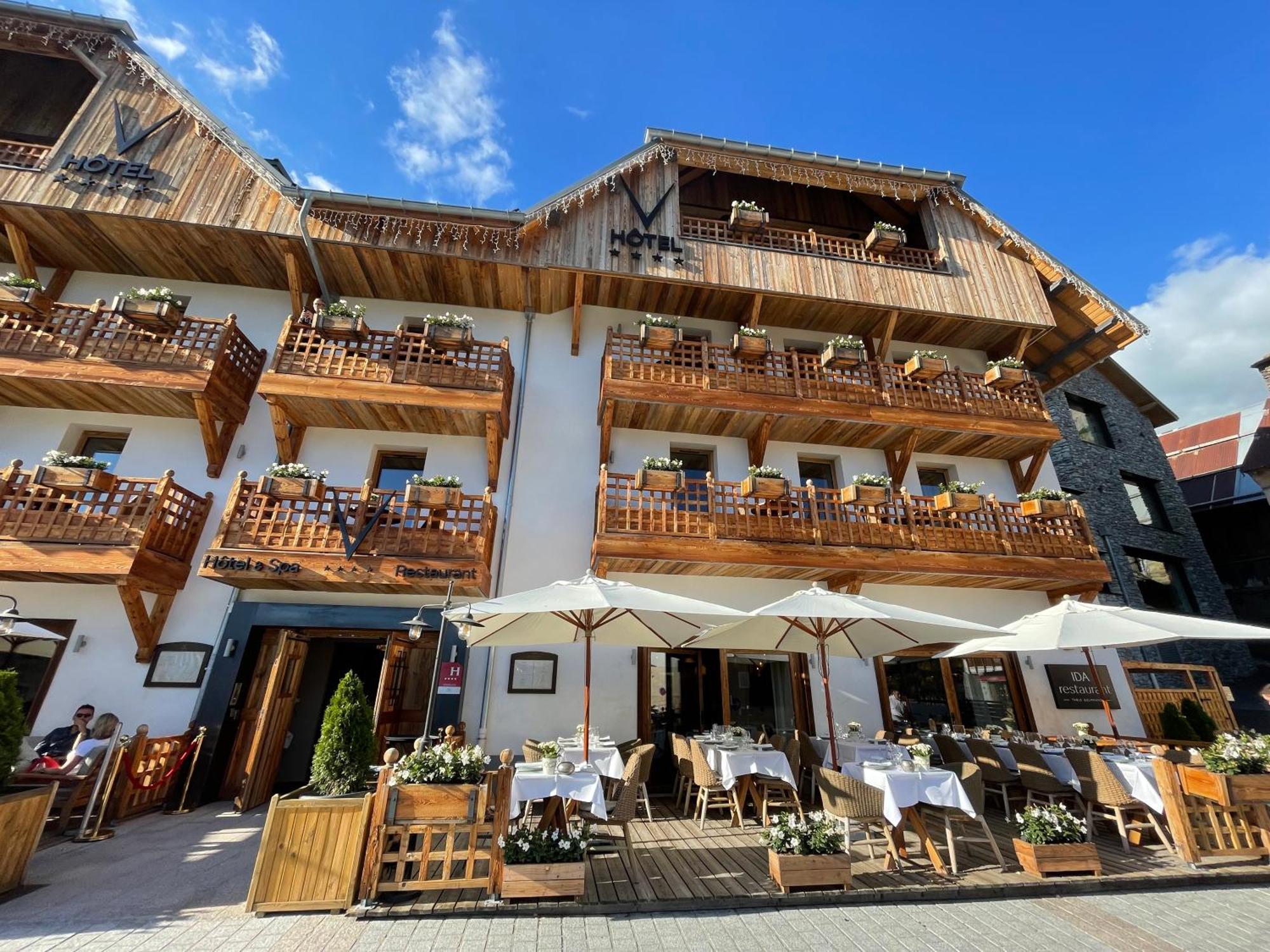 Hotel Le V De Vaujany Exterior photo